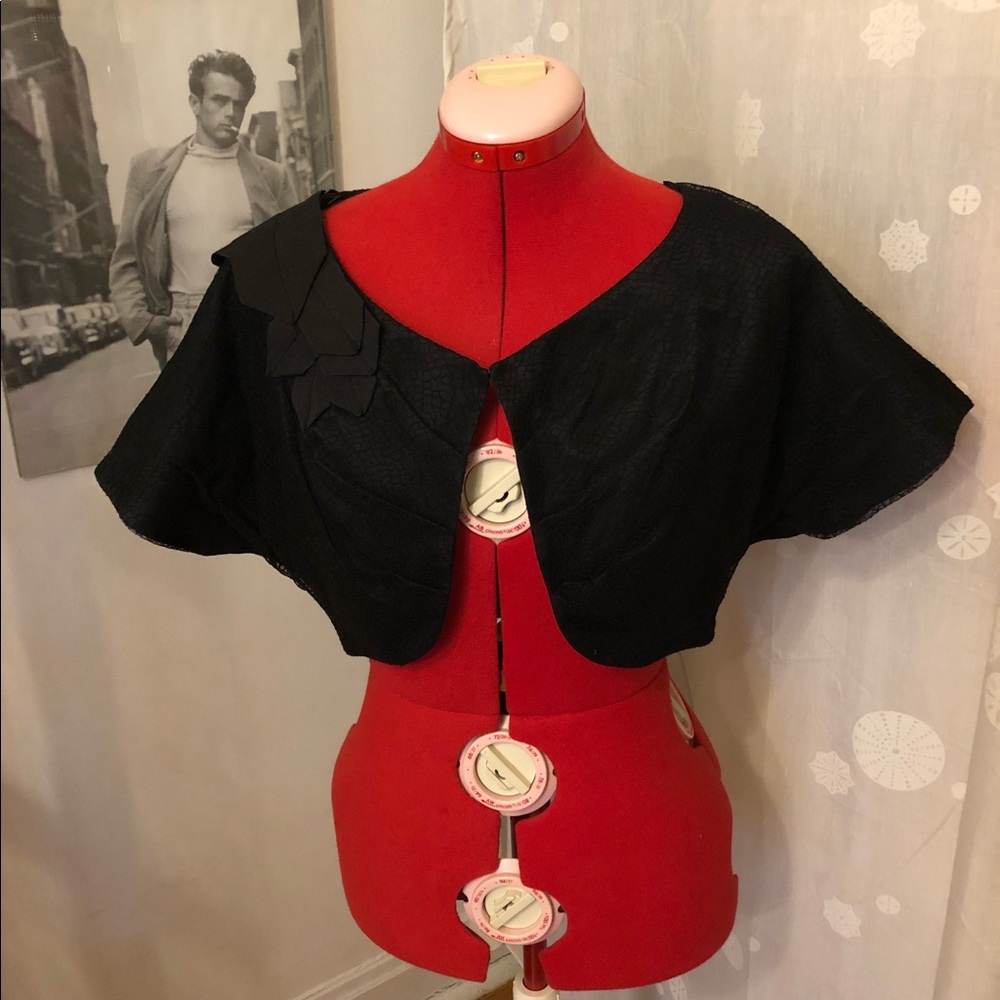 Max and Cleo Crop Jacket - M